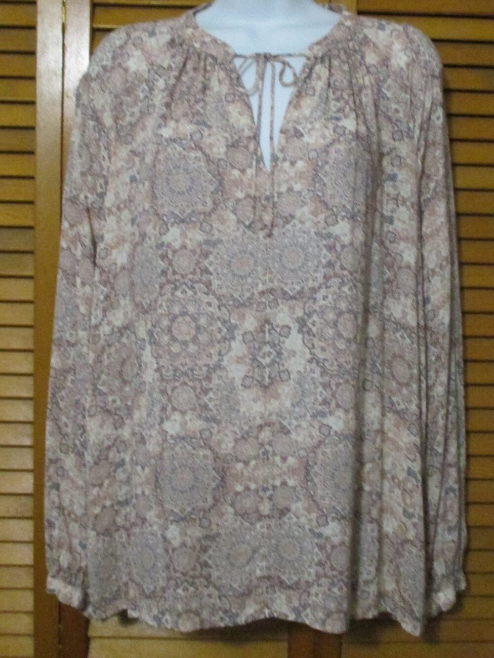 Lucky Brand top Boho prairie long sleeve and lightweight like new size M